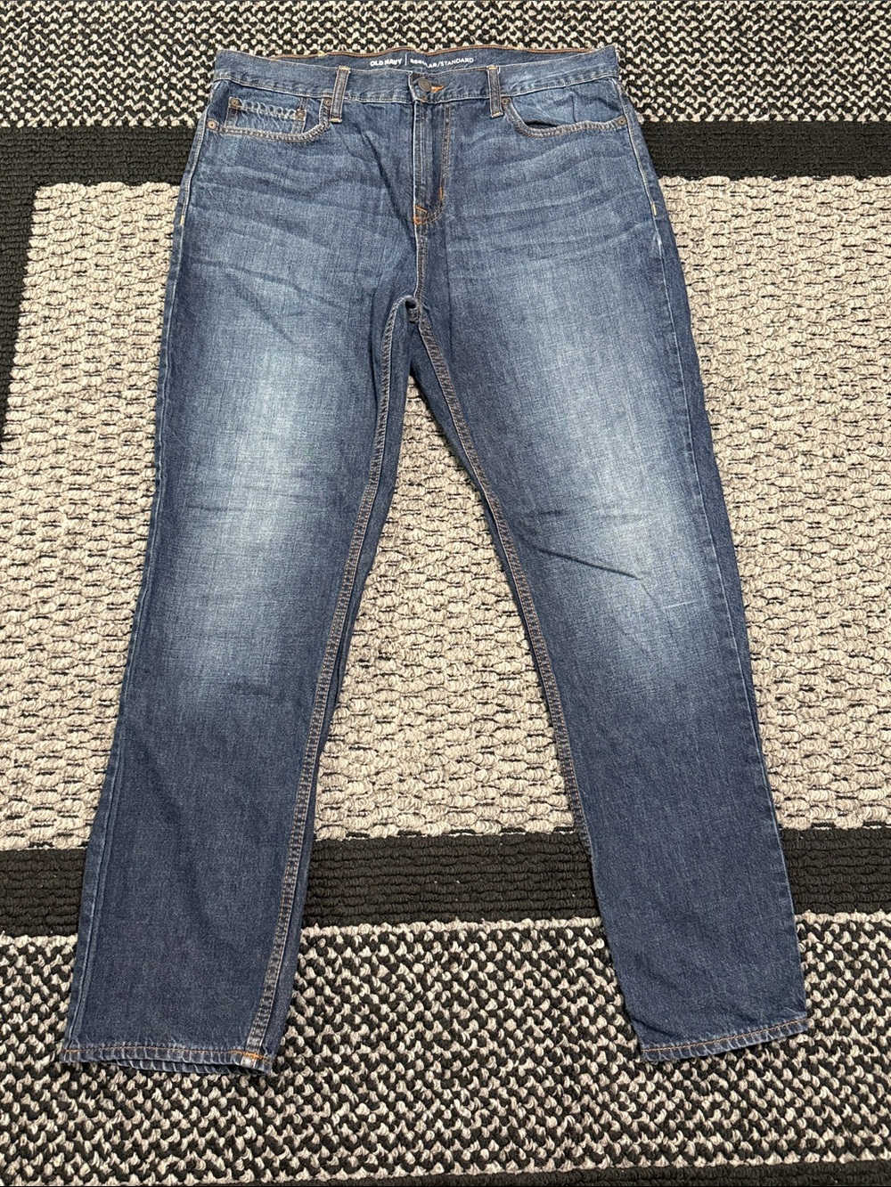 Old Navy Regular Standard Straight Leg Jeans Men’s Sz 36 Classic Casual Workwear